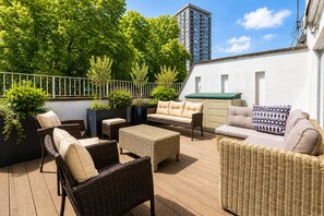 Property grounds - Modern 5BR Retreat with Private Roof Terrace & Garden by Hyde Park (London)