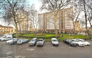 Property grounds - 5 Bedrooms Private Terraced House with Garden, in Hyde Park & Oxford Street Area (London)