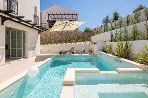Villa | Pool | Inomhuspool och utomhuspool