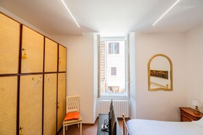 3 bedrooms, iron/ironing board, travel cot, free WiFi - Ernesta 3BR Lovely Home by The Spanish Steps (Roma)