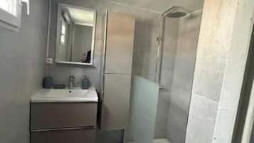 Toallas, jabón, papel de baño