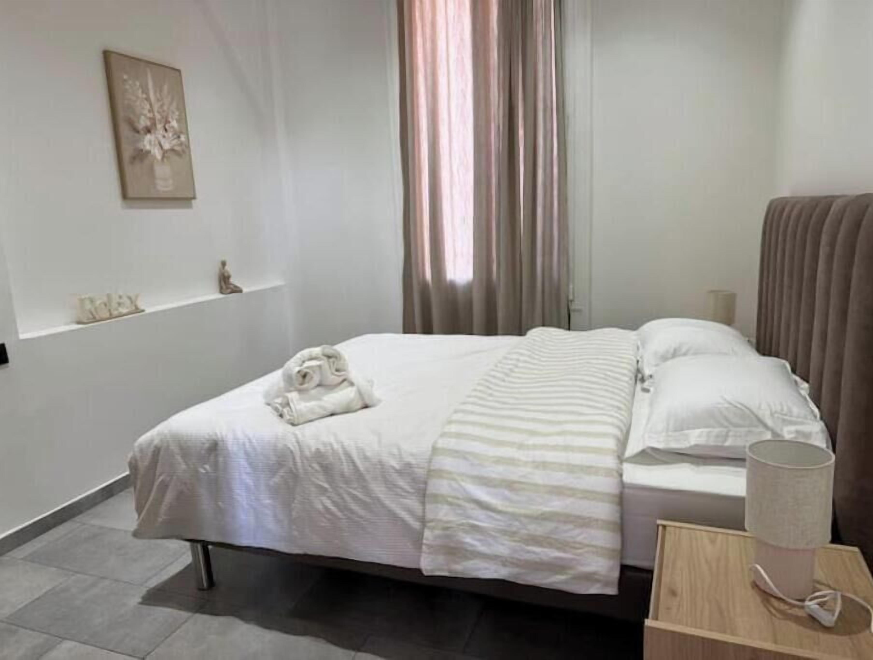 2 habitaciones, tabla de planchar con plancha, internet y ropa de cama 
