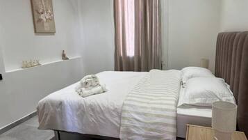 2 habitaciones, tabla de planchar con plancha, internet y ropa de cama
