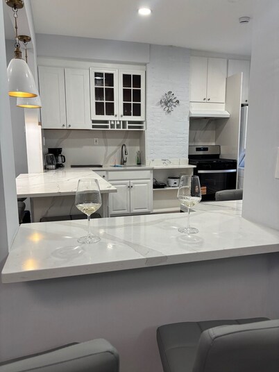 Lovely 3-bedroom apt Park Ave 2 freshly renovated
