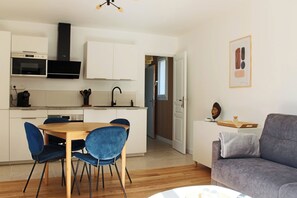 Smart TV - Appartement avec jardin et terrasse (Alata)