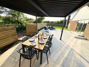 Outdoor dining - Luxury Family Beach House (Camber)