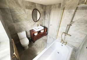 Bathroom - Luxury Family Beach House (Camber)