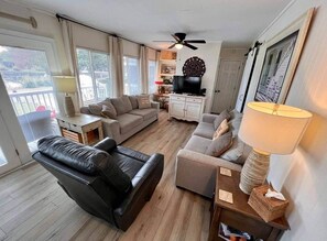 TV - S38 Ocean Lakes Golf Cart β±οΈποΈπ©±ππβοΈπ (Myrtle Beach)