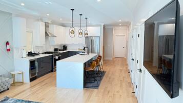 Deluxe Condo, 3 Bedrooms, Non Smoking, Kitchen | Private kitchen