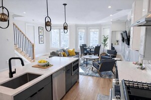 Luxury Condo, 4 Bedrooms, Non Smoking, Kitchen | Private kitchen