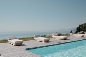 Outdoor pool, a heated pool - Les Thermes Charlevoix / Spa with a view (La Malbaie)