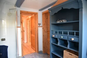 Interior - Spacious vacation apartment, on the Baltic Sea, with own garden, with own e-charging station (Behrensdorf (Ostsee))