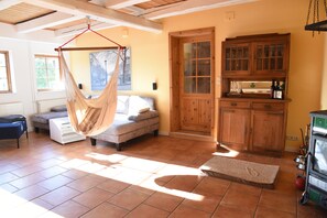 Smart TV - Spacious vacation apartment, on the Baltic Sea, with own garden, with own e-charging station (Behrensdorf (Ostsee))