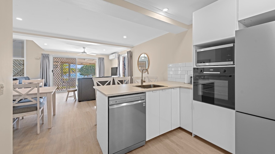 Family Friendly 2 Bed Flat With Balcony