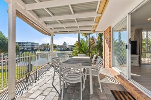 Apartment | Balcony - Family Friendly 2 Bed Flat With Balcony (Sunshine Coast)