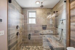 Hair dryer, towels - Cozy and Quaint Montana Cottage (Hamilton)