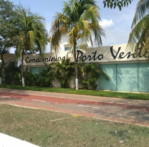 Property grounds - Private, comfortable and well-located condo for couple or family vacations. (Ixtapa Zihuatanejo)