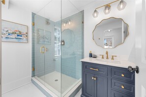 Shower, hair dryer, towels, soap - St Augustine Luxury Retreat- Pool + Walkable Location (St. Augustine)