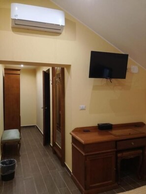 Family Studio | Bahagian dalam