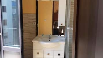 Chambre Double ou avec lits jumeaux, balcon | Intérieur