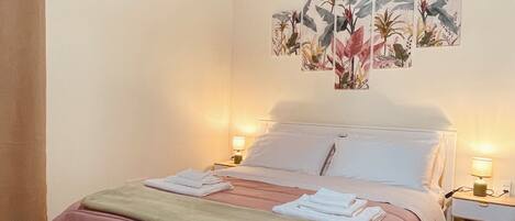 1 bedroom, iron/ironing board, internet, bed sheets