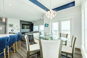 Dining - House of Views - Endless Sand, Sea, Surf, & Wow! (Galveston)