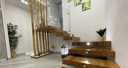 Detached house with swimming pool and large equipped garden, pets allowed