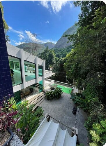 Mansion immersed in nature with a waterfall in a triplex room. (Unique in the World)