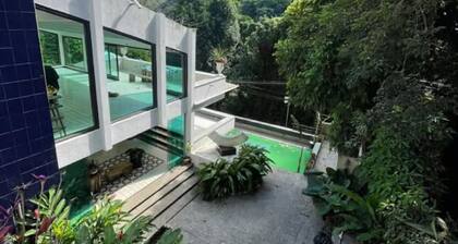 Mansion immersed in nature with a waterfall in a triplex room. (Unique in the World)