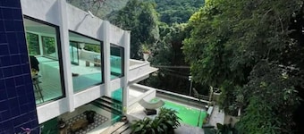 Mansion immersed in nature with a waterfall in a triplex room. (Unique in the World)