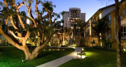 Sky-High' Beachfront Panoramic Ocean Views Sunsets Pool, Hot Tub, Gym And BBQ
