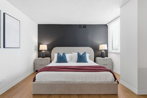 3 Schlafzimmer, Schreibtisch, Bügeleisen/Bügelbrett, Reisekinderbett