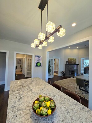 Dining - Beautiful 3-bedroom house in enchanting Pembroke-30 minutes from Savannah (Pembroke)