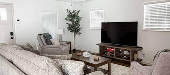 Country Cottage - Fully Remodeled