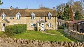 Exterior - Foxcote Cottage - Pet friendly, Cheltenham (Near Cheltenham)