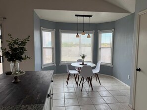 Dining - Aviation Retreat +Pool +Sunset Views (Oro Valley)