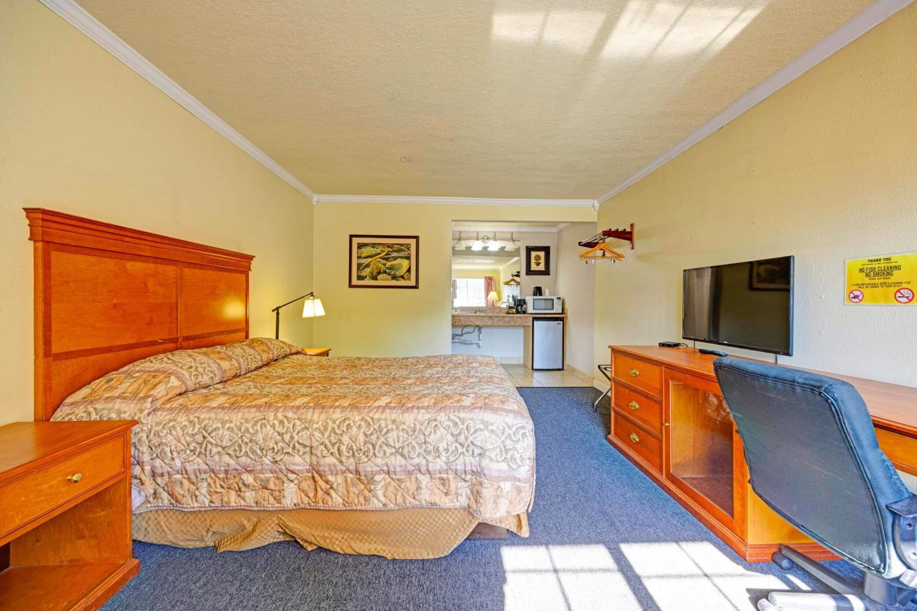 Unwind in a spacious room with TV and work desk.