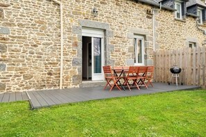 Outdoor dining - Gîte "les Camélias (Le Tronchet)