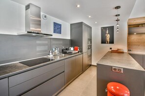 Private kitchen - Wifi, 300m from ski slopes, 2nd floor, terrace, ski locker, 100m², Les Gets (Les Gets)