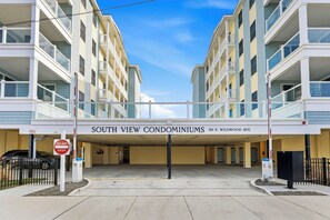 Exterior - ELEVATOR POOL BEACH BLOCK CLOSE TO BOARDWALK AMUSEMENT PIERS! NEW HUGE CONDO! (Wildwood)