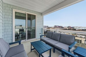 Terrace/patio - NEW CONSTRUCTION!  1BLOCK2 BEACH BOARDS RIDES! AMAZING VIEWS! POOL! (Wildwood)