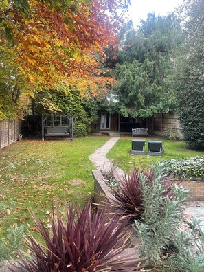 Terrace/patio - Luxury Forest Cottage (Epping)