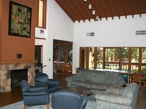 Interior - Relax in 2 bedroom apartment with AC in charming Culver City for WORLD CUP 2026 (Culver City)