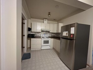 Private kitchen - 3 bedroom with big window for rent (Calgary)