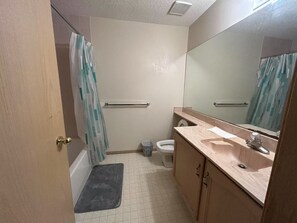 Hair dryer, towels, soap, toilet paper - 3 bedroom with big window for rent (Calgary)