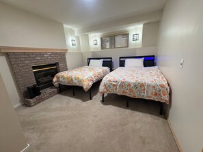 3 bedrooms, WiFi - •	Family-Friendly Oasis: Spacious Suite  with convenient  Amenities near airport (Calgary)