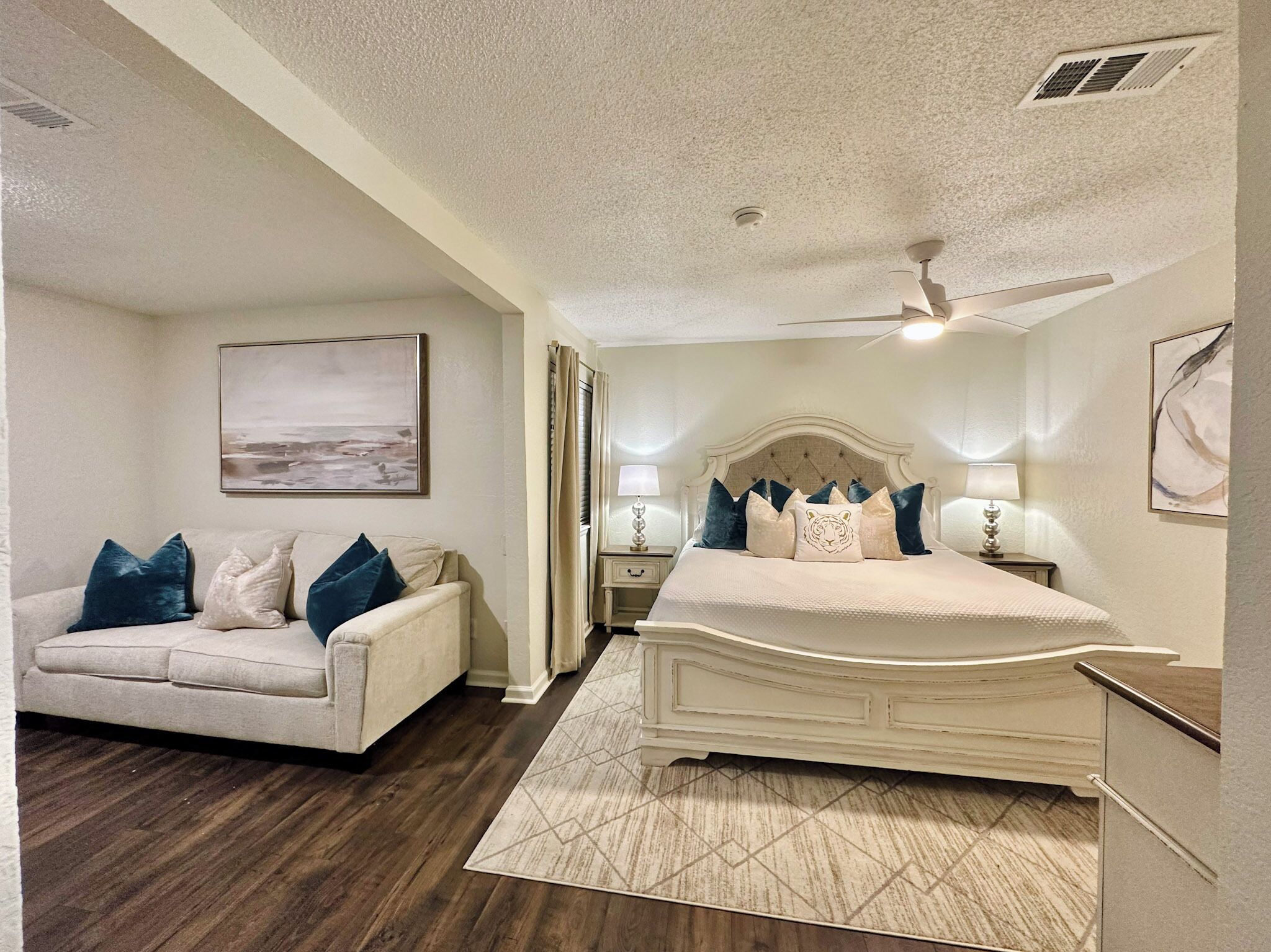 2 bedrooms, iron/ironing board, WiFi, bed sheets