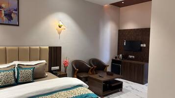 Deluxe Room, City View | Desk, laptop workspace, free WiFi