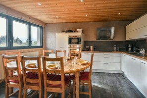 Private kitchen - 300m from ski slopes, 2nd floor, terrace, parking, tv, ski locker, 60m², Les Gets (Les Gets)