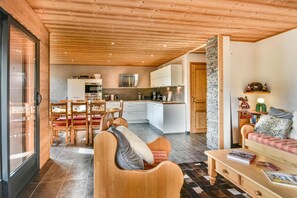 Interior - 300m from ski slopes, 2nd floor, terrace, parking, tv, ski locker, 60m², Les Gets (Les Gets)